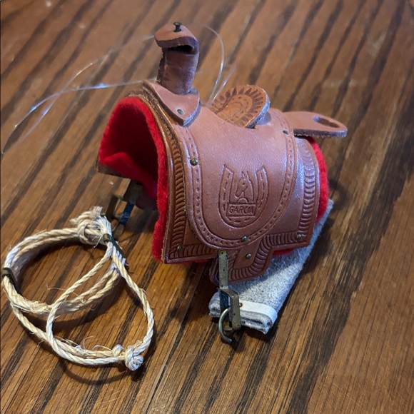 Rustic Brown Leather Saddle Ornament Set - Picture 4 of 4